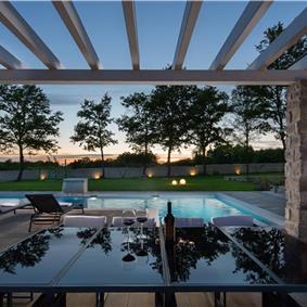 5 bedroom villa with pool near Pula, sleeps 10-12